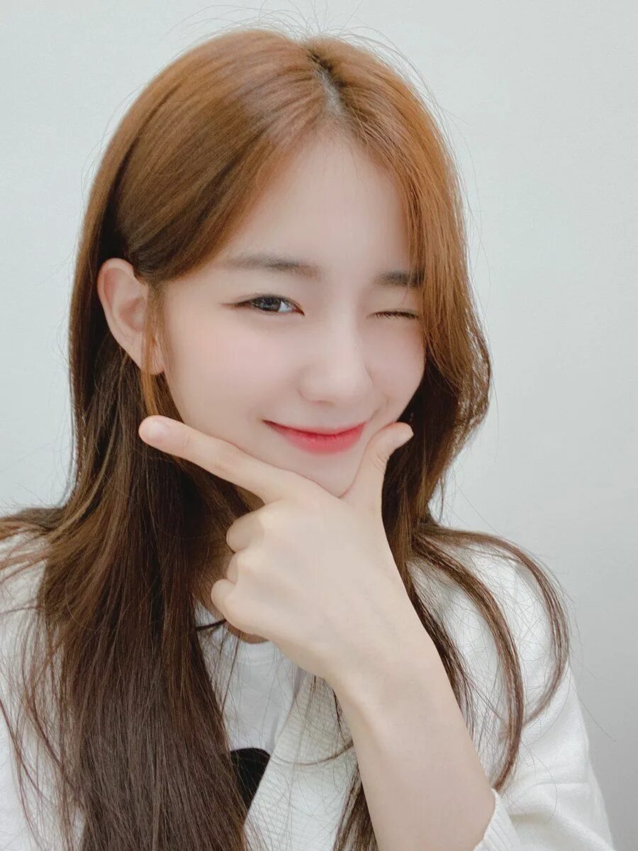 Woo ah. Woo ah woo yeon. сонги woo ah. wooyeon kpop. уён (woo!ah!) 2025.