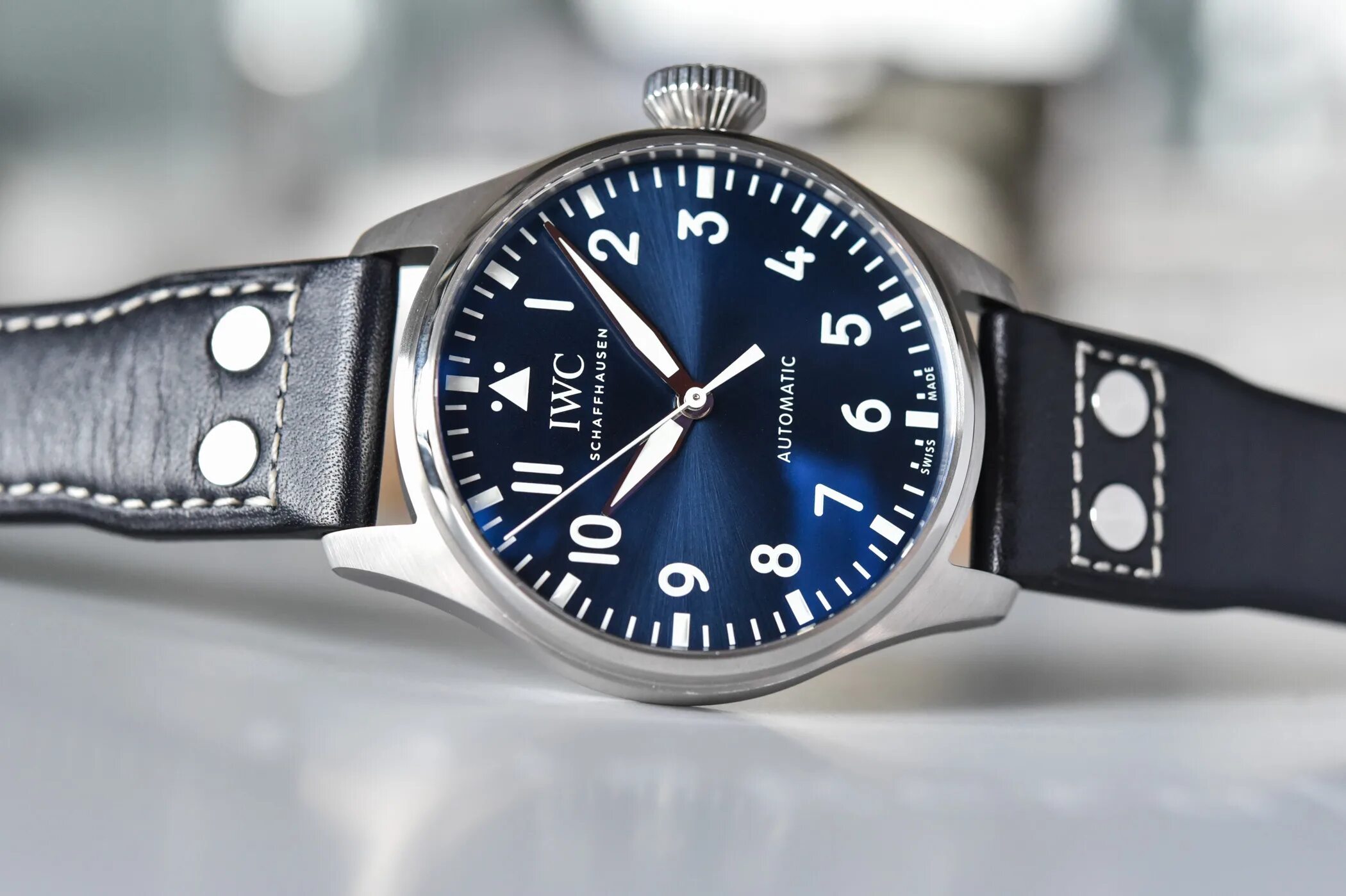 Iwc 2022. Iwc iw501004. Часы iwc pilot. Iwc fliegeruhr 3. Iwc обои для рабочего стола.