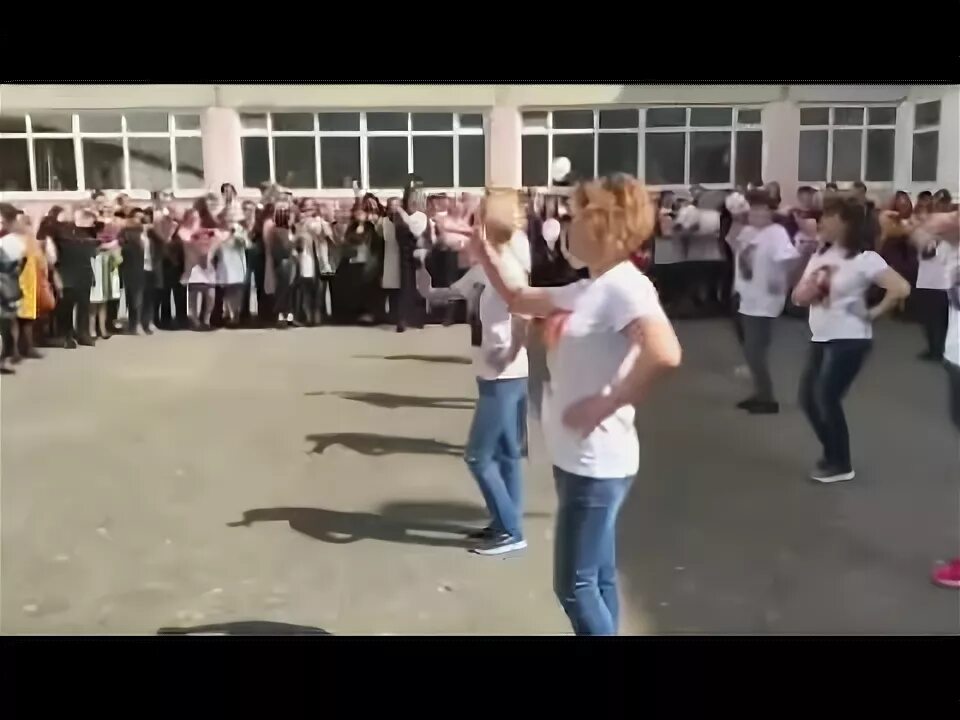 Видео флешмоба родителей. Видео флешмоба родителей. Флешмоб 2 апреля. Видео флешмоба родителей. Флешмоб от родителей на последний звонок.