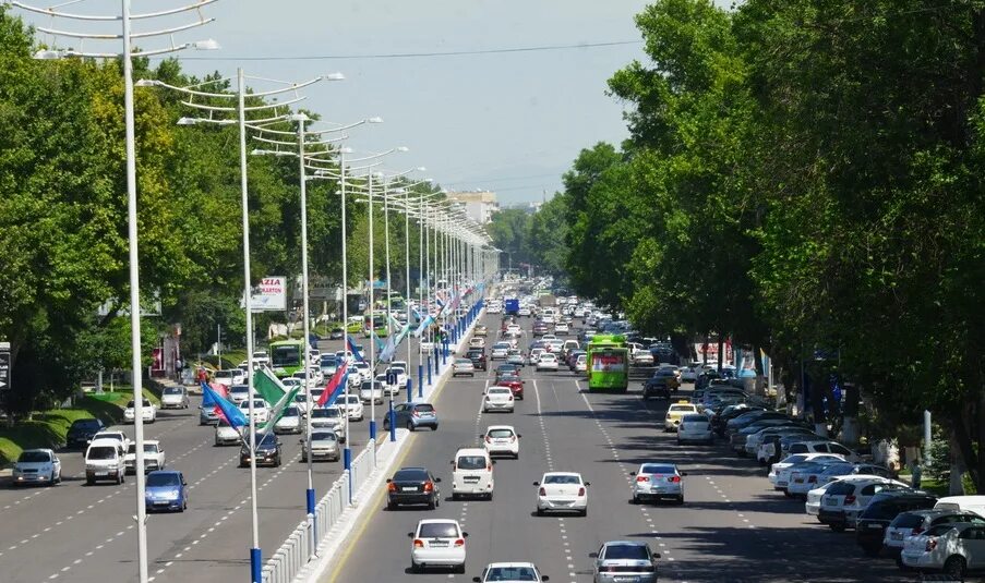 Ташкент транспортные. Пробки в Ташкенте. Автотранспорт Ташкент. Автомобильное движение в Ташкенте. Машины на улицах Ташкента.