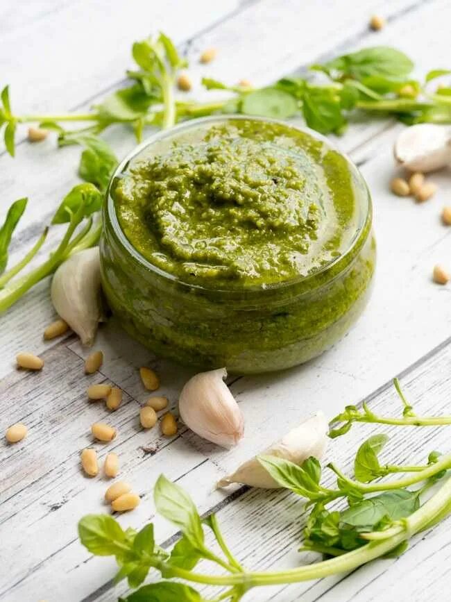 Соус Пессоа. Соус Pesto. Зеленый соус песто. Соус песто с базиликом.