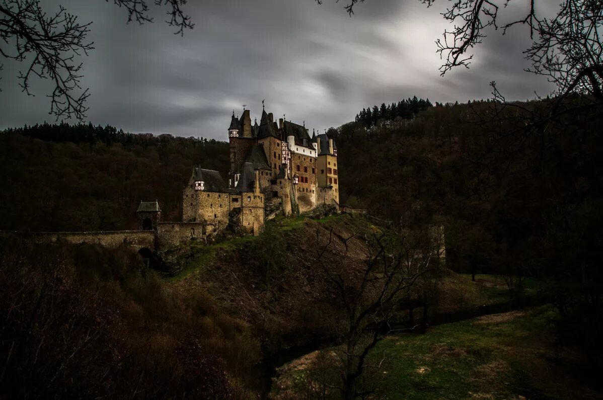 Старинный замок веков был. Замок Эльц. Burg Eltz замок. Долина Рейна замок Эльц. Замок Эльц фото.