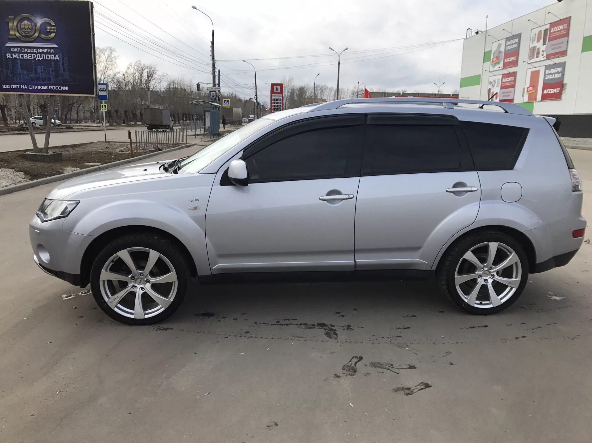 Mitsubishi Outlander XL литьё. Mitsubishi Outlander XL диски r18. Mitsubishi Outlander XL 245 резина. Outlander XL r20. Разболтовка митсубиси аутлендер