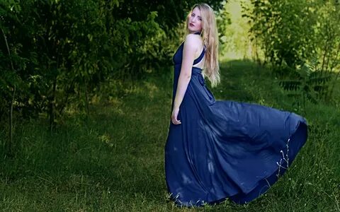 Женщина синим фото