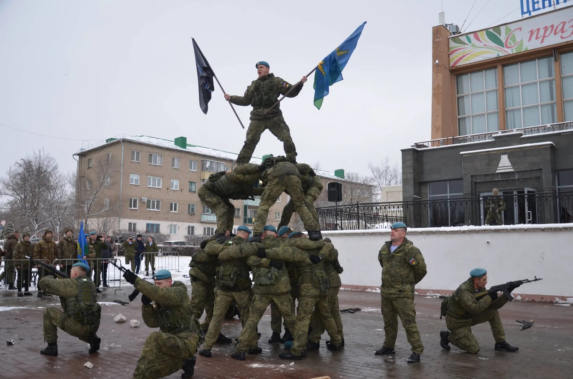 Сквер десантников старый Оскол. Парк десантников Тюмень. Старый Оскол 2000х. Сквер ВДВ старый Оскол.