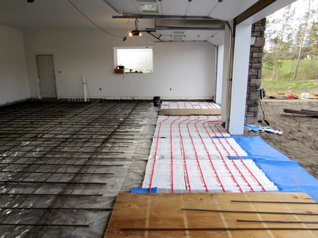 Как сделать теплый бетонный пол. Гидроизоляция бетонного чернового пола. Как сделать теплый бетонный пол. Утеплитель для бетонного чернового пола под стяжку. Схема заливки стяжки пола.