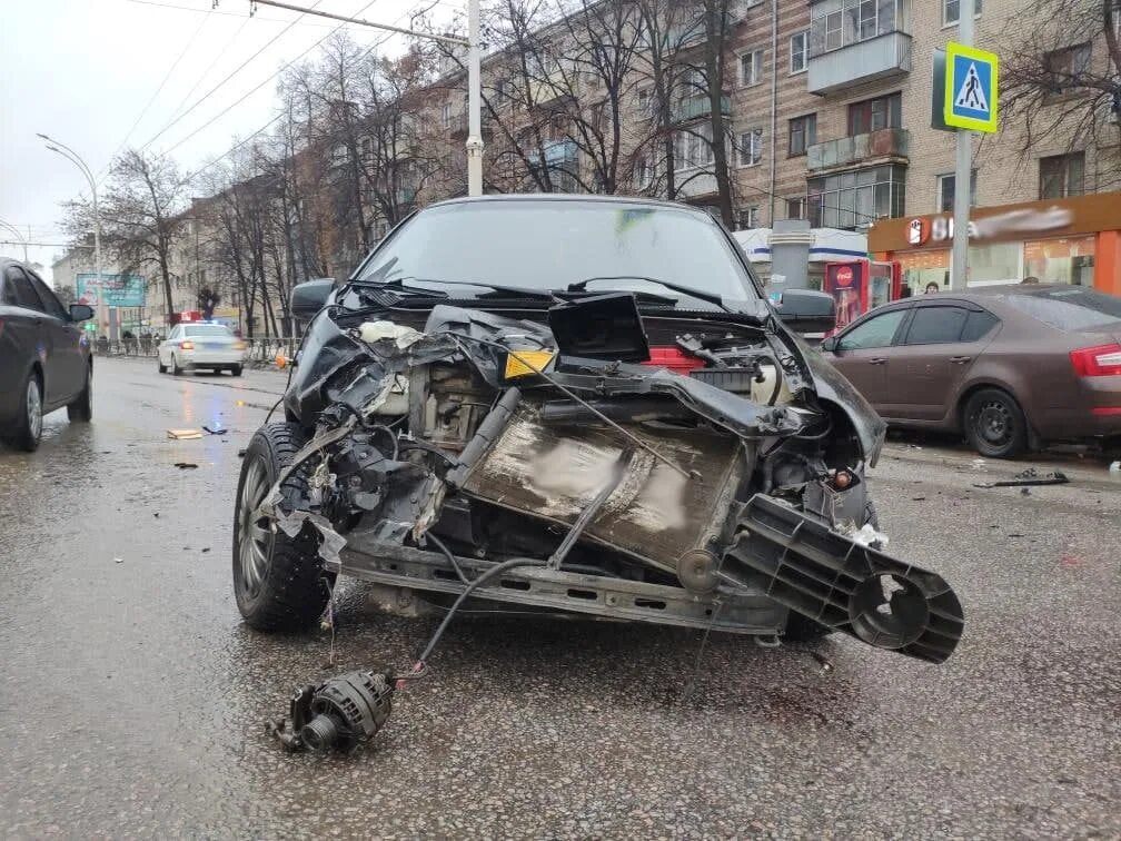 Авария в Тамбове вчера на Советской. ДТП В Тамбове вчера на Советской.