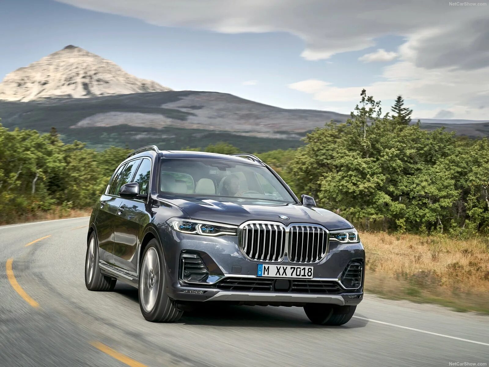 Новый х 8. Кроссовер БМВ х7. Новый БМВ х7. Новая БМВ x7. BMW x7 xdrive40i.