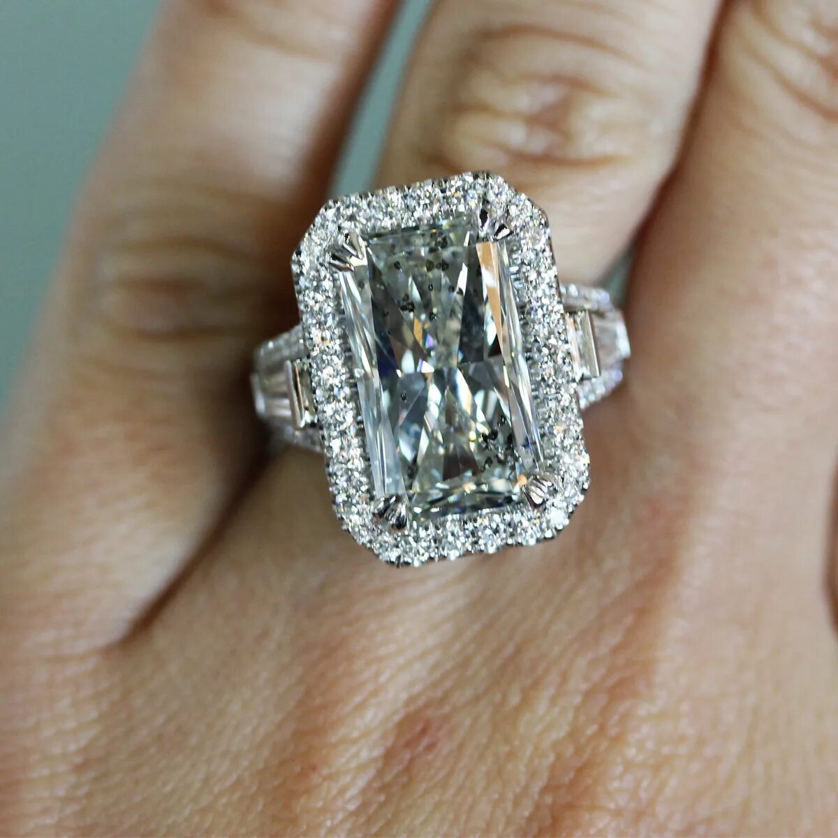 20 карат. Кольцо с бриллиантом 20 карат. Огранка Радиант кольцо. Emerald карат 20 карат.