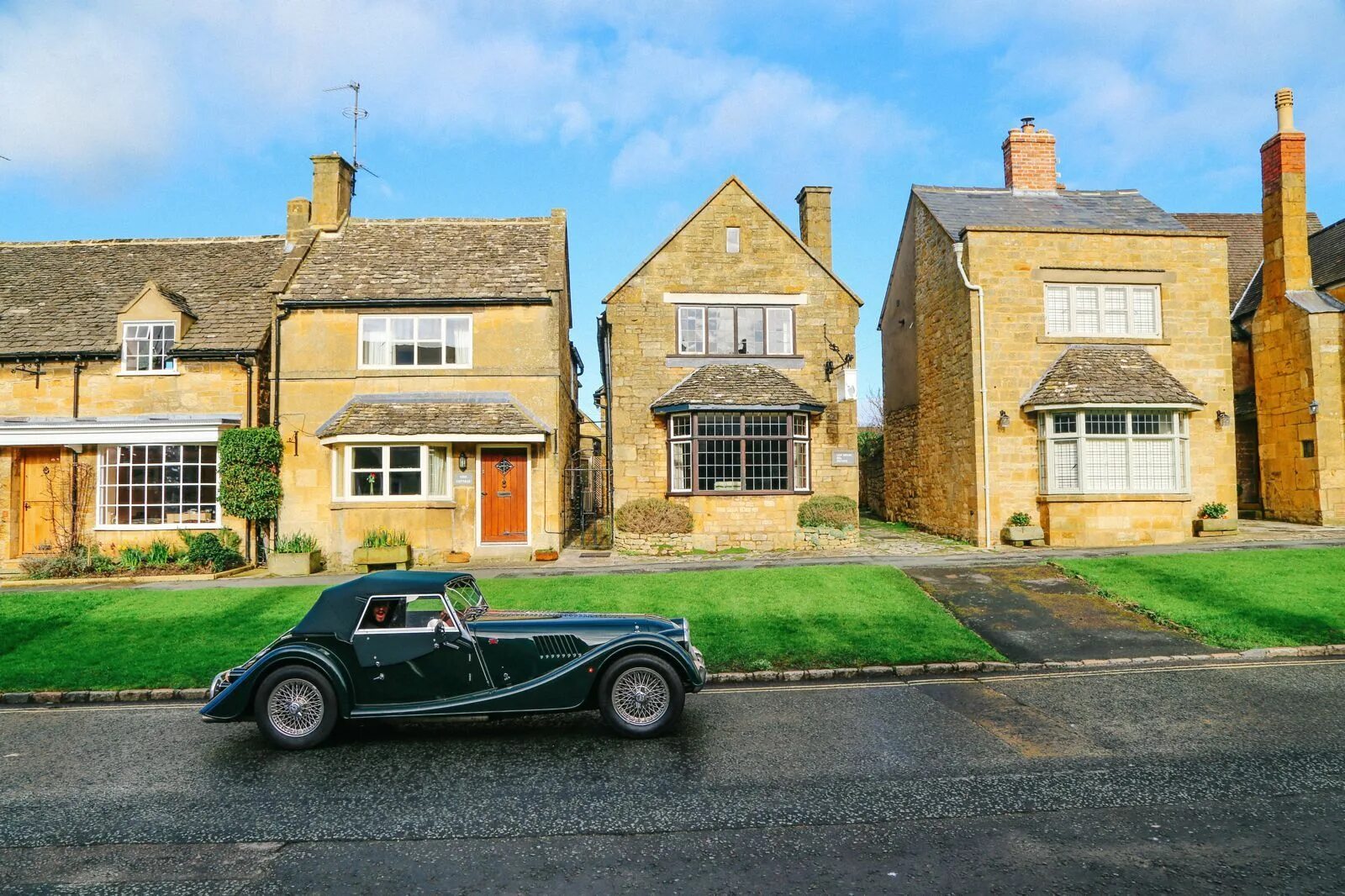 Towns in england. Английская деревня. Английская деревенька. Англия деревня у моря. Английская деревушка у моря.