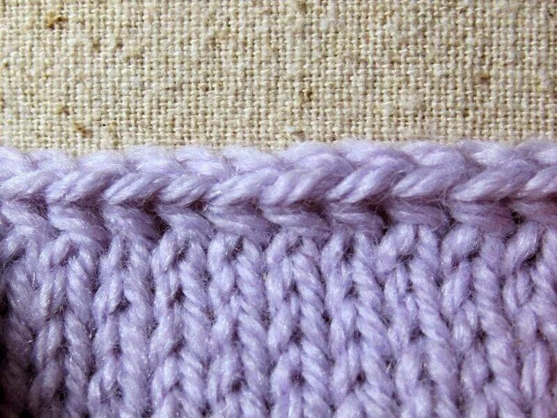 Как закрыть лицевую гладь спицами. Декоративное закрытие петель. лицевая гладь закручивается. низ изделия лицевая гладь. закрытие петель спицами.