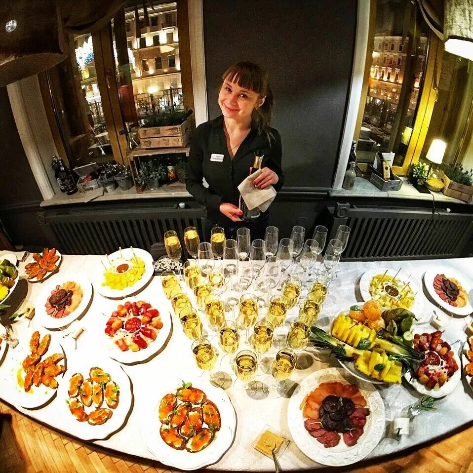 ресторан брунелло сочи красная поляна-. буду ходить сегодня я по ресторанам. нашел ту самую девушку. человек идет. буду ходить сегодня я по ресторанам.