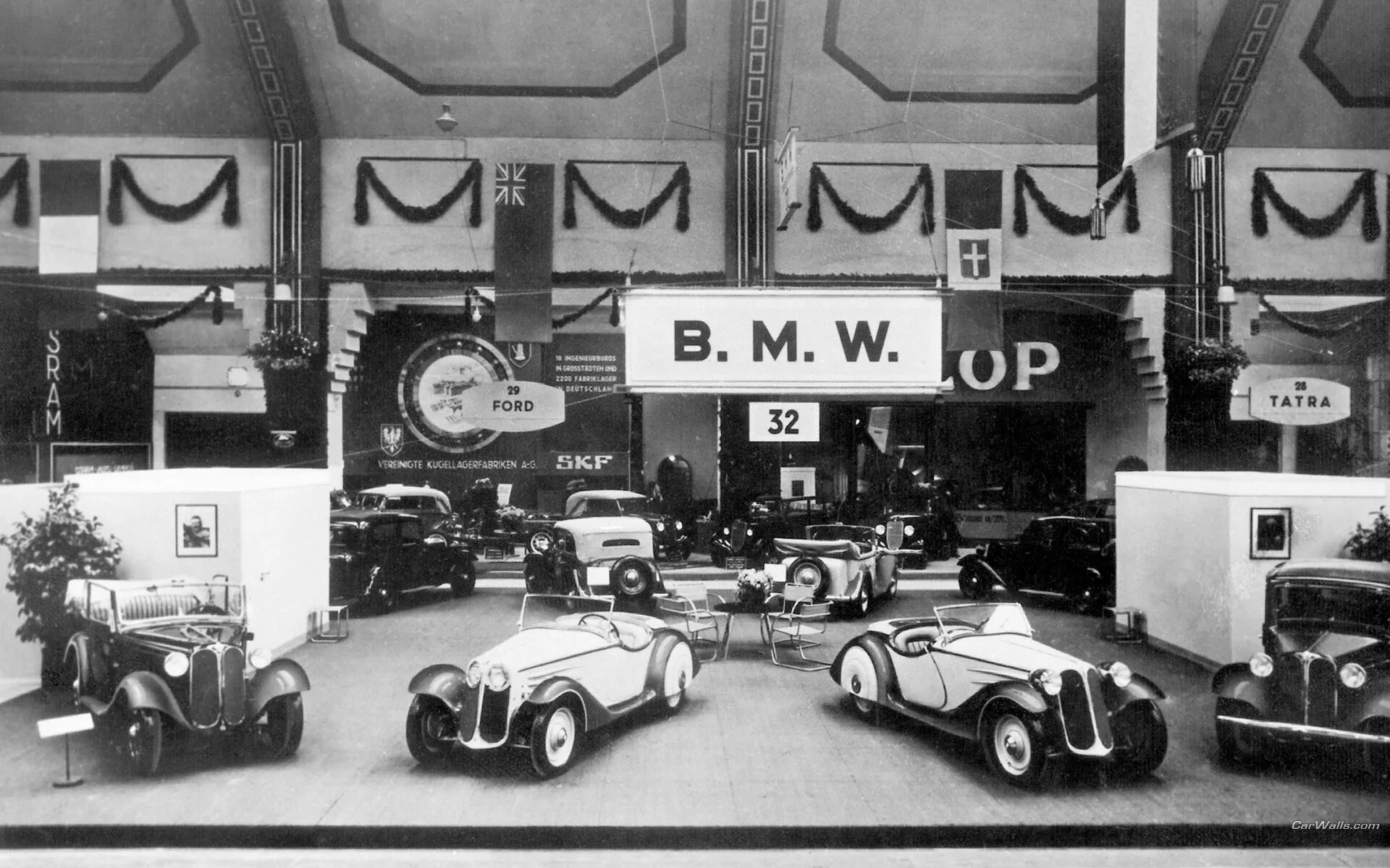 История бмв. Bmw слоган. История логотипа бмв. Первая машина бмв. История создания бмв.