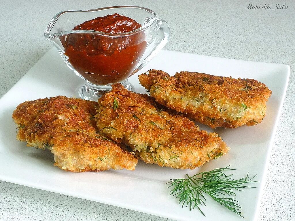 Куриные отбивные в панировочных сухарях. Куриное филе в панировке. куриное филе в сухарях. куриная грудка в панировочных сухарях. филе в панировочных сухарях.