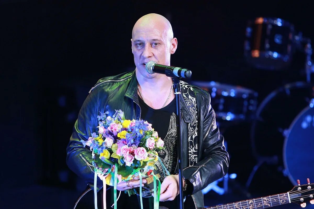 Майданов 36. Денис майданов киношок. Олег майданов. Поет майданов. Поет майданов.