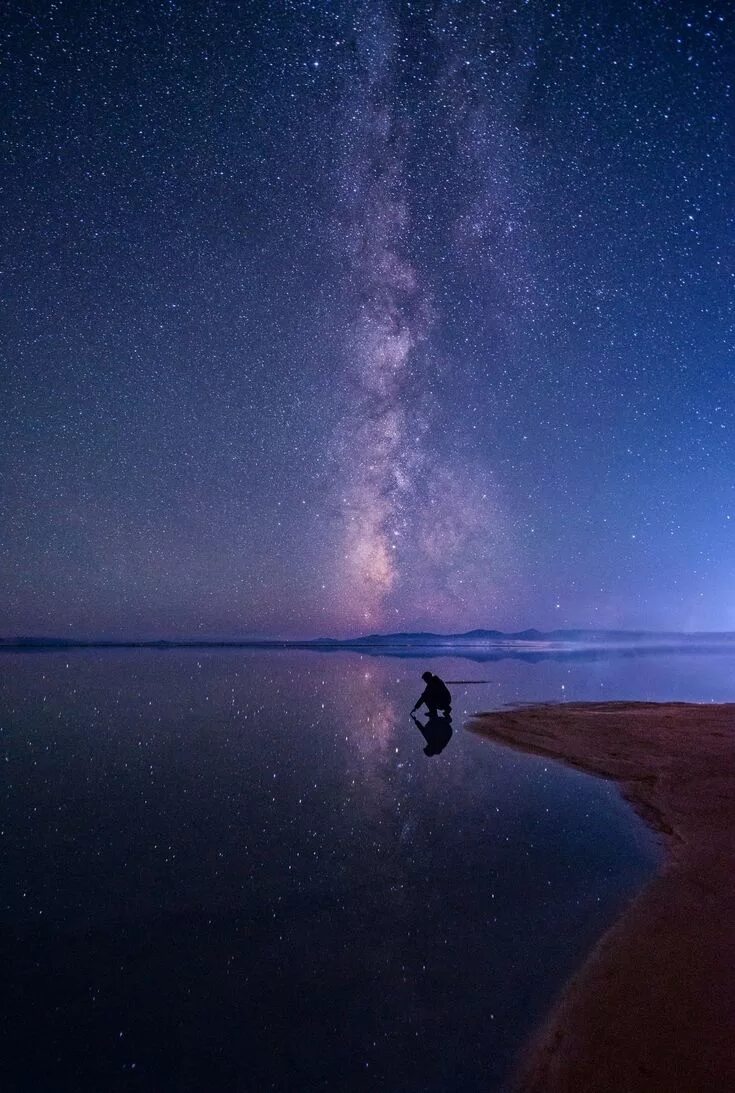 отражение в зеркале. душевный мир человека. сюрреализм. отражение в зеркале. зеркальный путь.