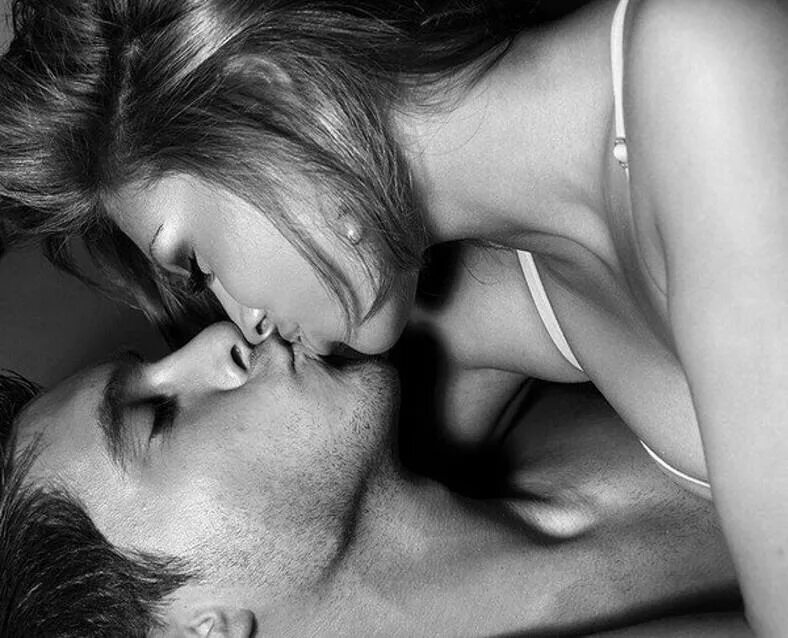 Мужчина целует ласкает. Страстный поцелуй. Поцелуй страсть. Поцелуй картинки. Нежный поцелуй.