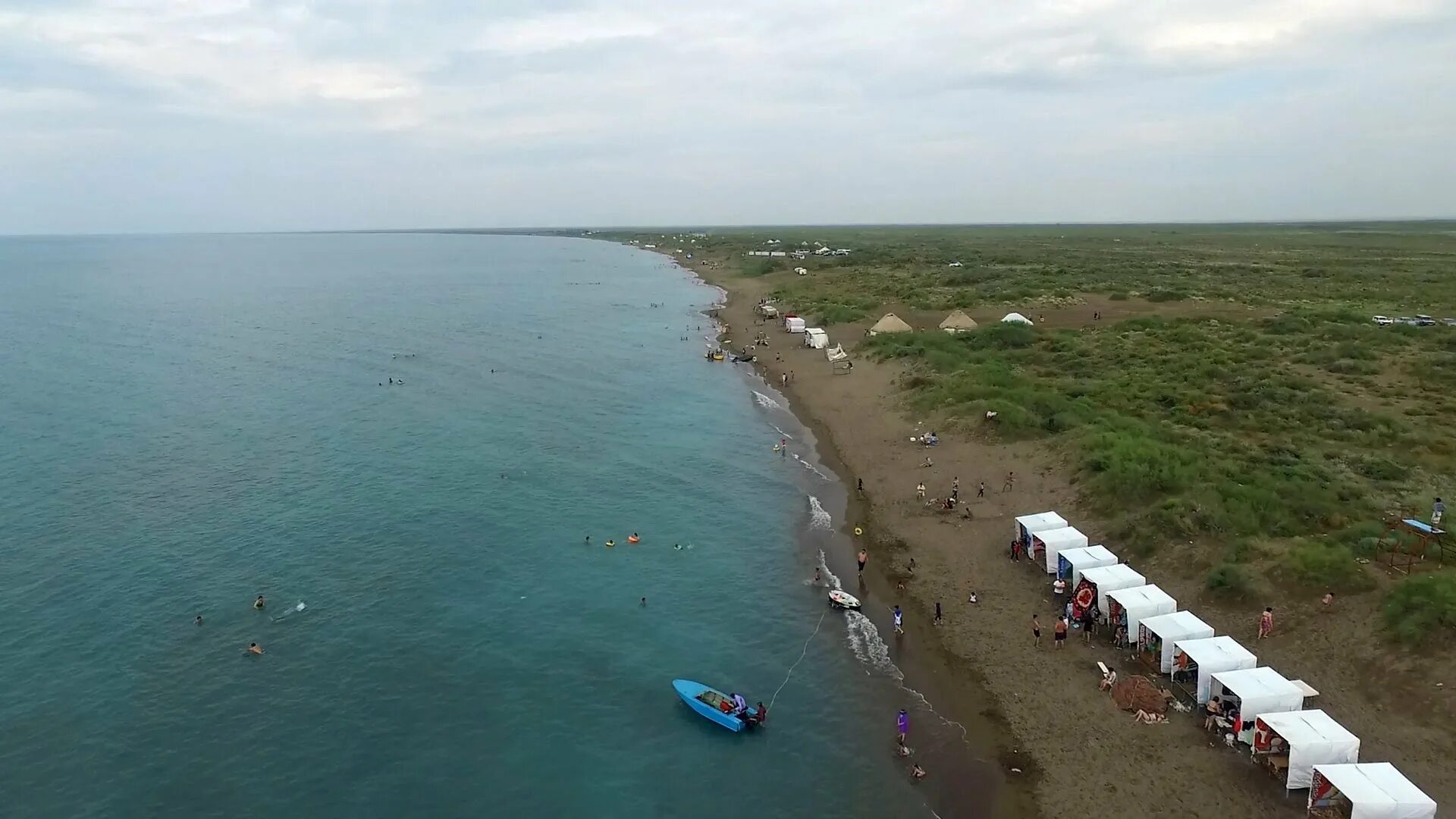 Поселок лепсы алматинская область. Озеро балхаш. Аквамарин балхаш. Город лепсы. Станция лепсы казахстан.