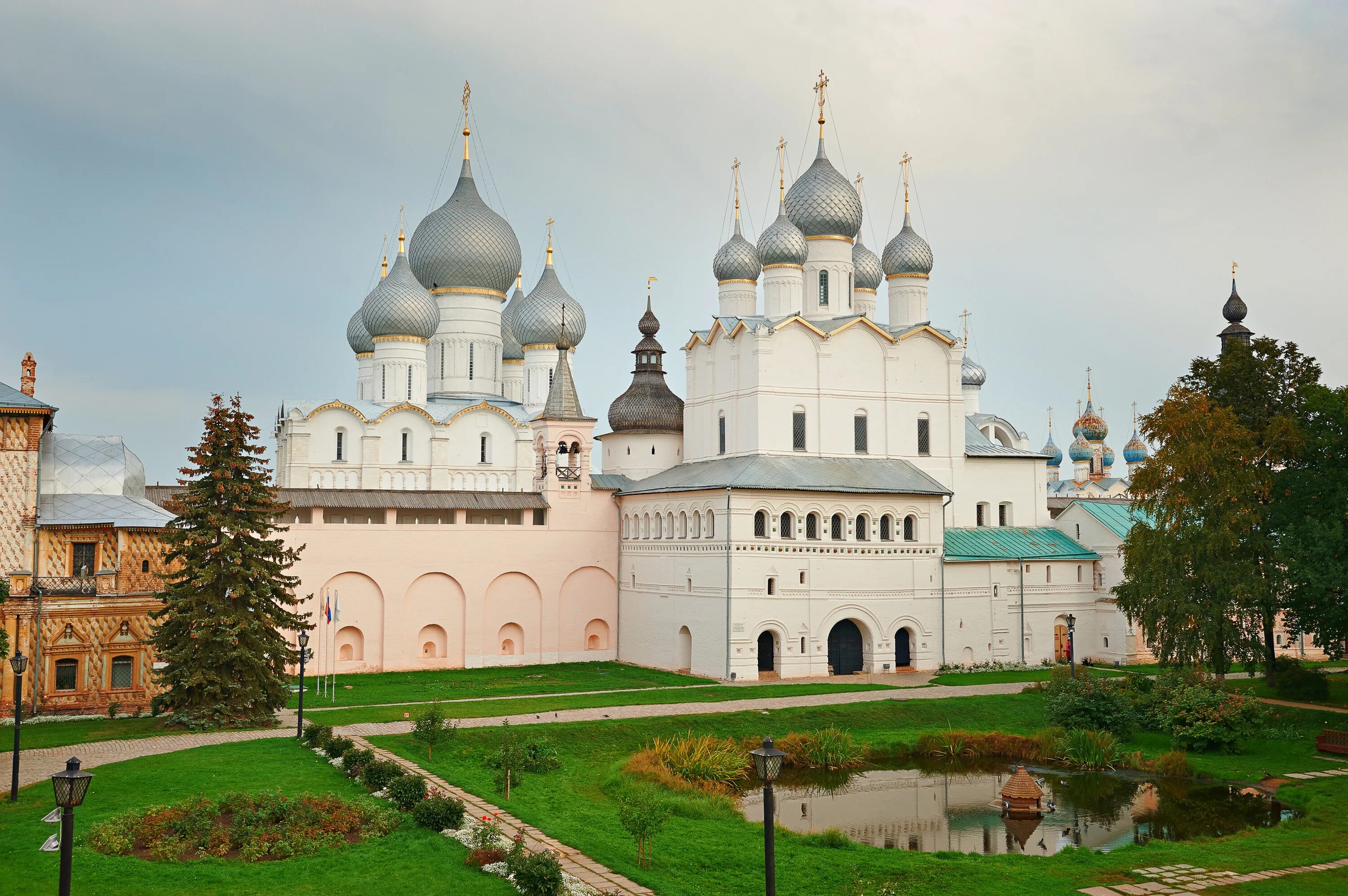 Российский можно. Архитектурные ансамбли России. Ансамбль Ростовского Кремля виртуальная экскурсия. Открытый архитектурный ансамбль. Архитектурный ансамбль это в истории.