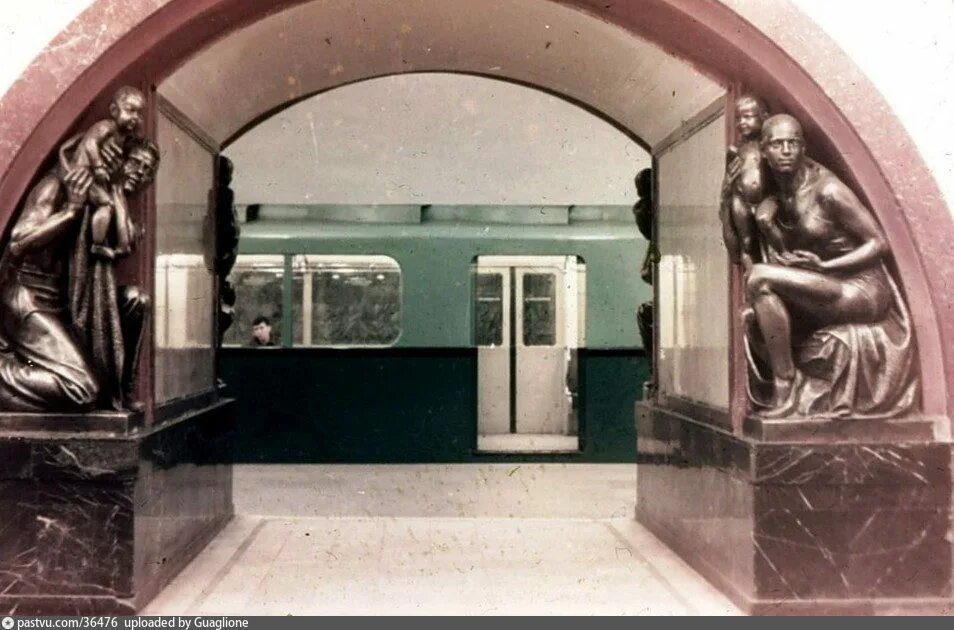 Площадь революции больница. Станция площадь революции москва. метро площадь революции москва. московский метрополитен площадь революции. танции московского метрополитена: &quot;площадь революции&quot;.