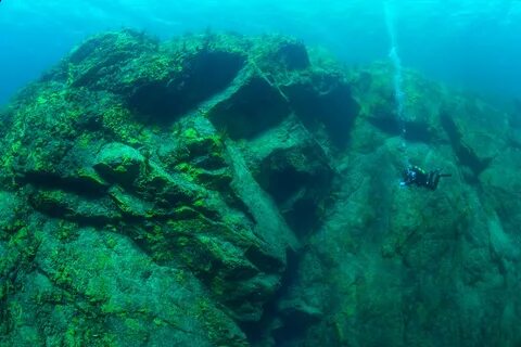Озеро байкал под водой