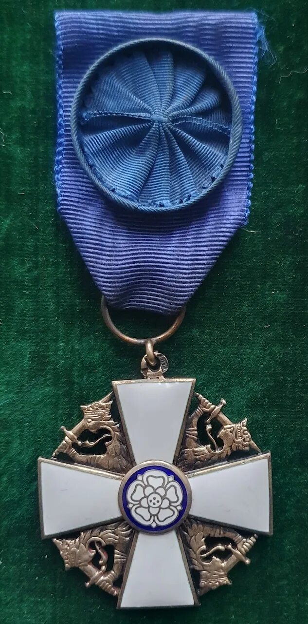 Ордена белогвардейцев. Медаль белый крест. Синий орден. Орден белый крест. Медаль белый крест.