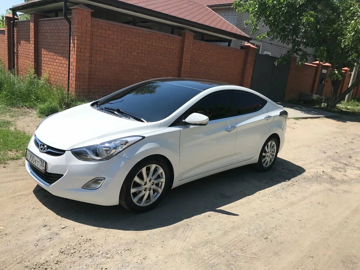 Купить хендай аванте. Hyundai Avante 2011. Хендай Аванте 2011 белый. Хундай Аванте 2011 белая. Хундай Авета 2011.