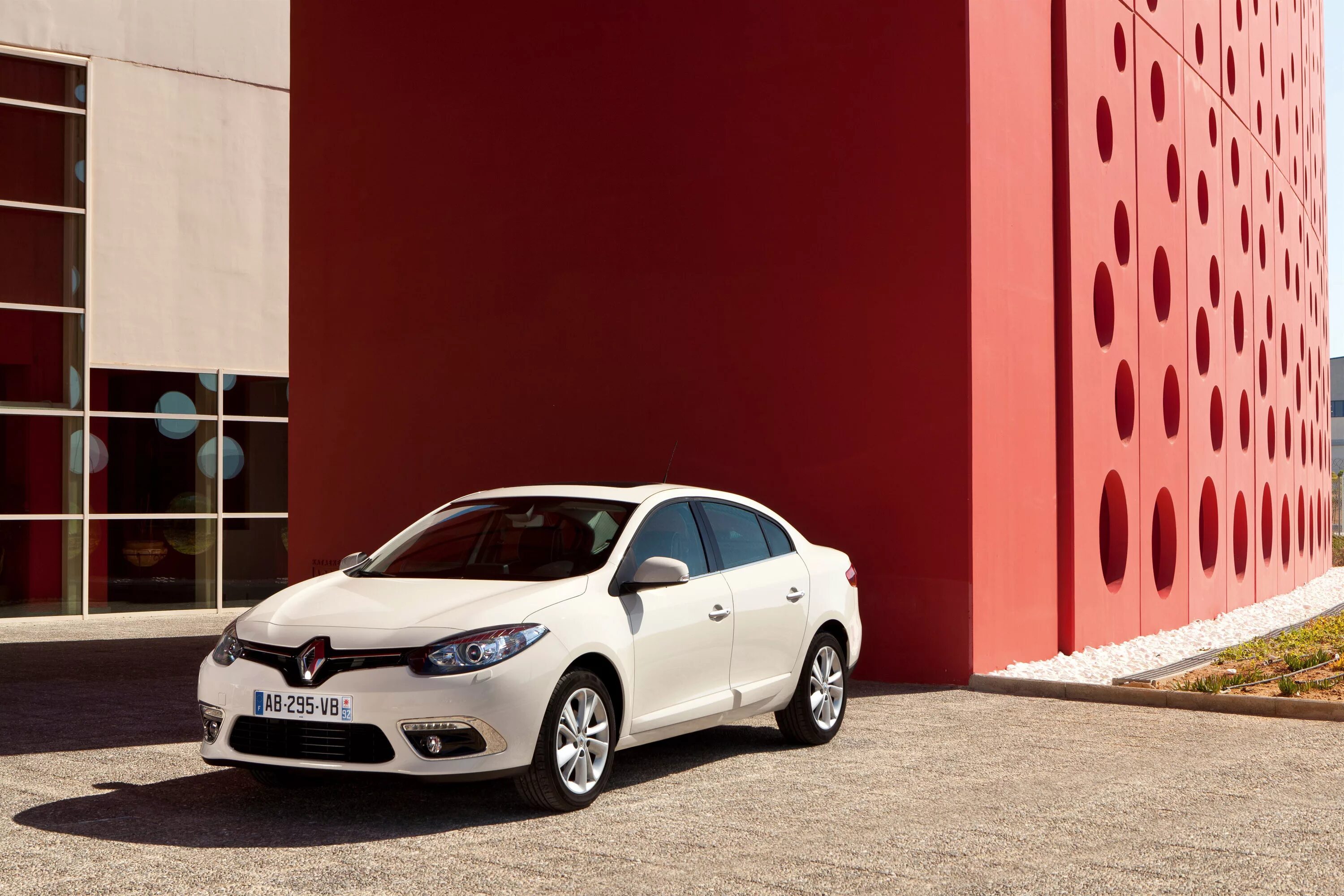 Renault флюенс. Рено Флюенс 2022. Рено Флюенс 2013. Рено Флюенс 2014. Renault Fluence седан.