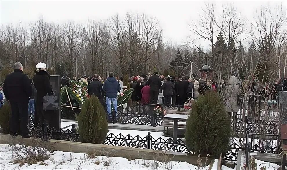 Хованское кладбище могила деда хасана. Евгений петров петренок курган. Похороны криминальных авторитетов. Похороны авторитета. Похороны криминальных авторитетов.
