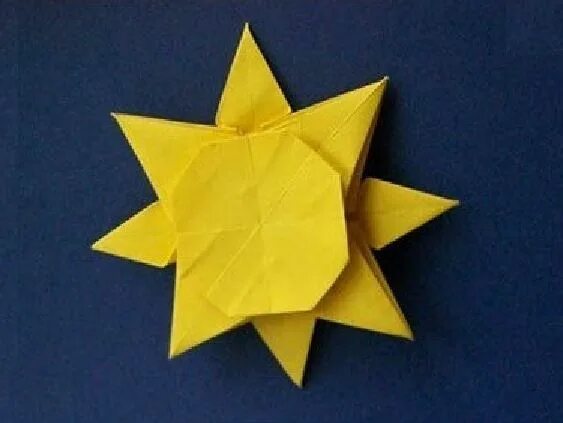 Оригами солнышко. Оригами солнце. Поделка солнце оригами. Оригами солнце из бумаги для детей.
