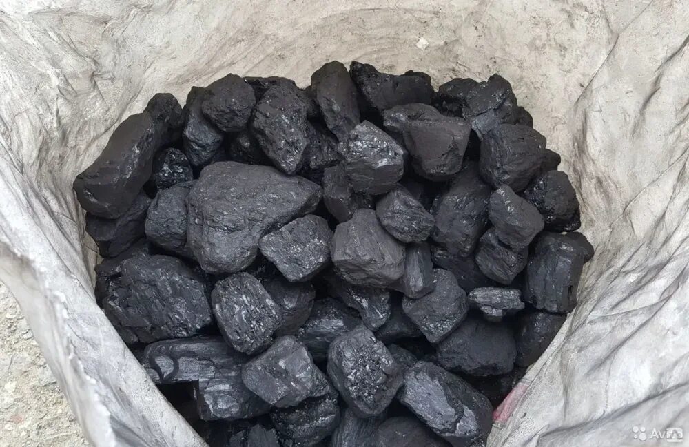 Купить уголь орех. Каменный уголь антрацит. Полублестящий каменный уголь. Уголь орех. Уголь каменный сортовой.