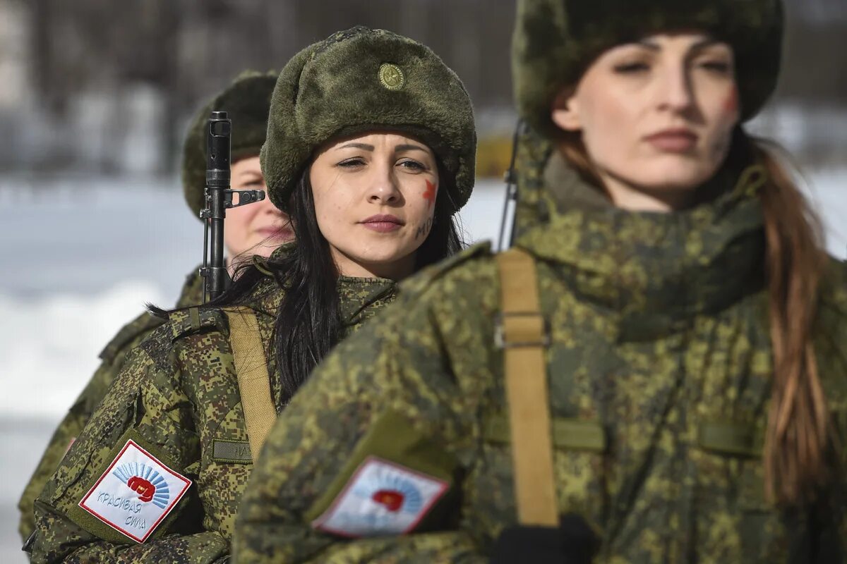 Женщины военные. Женщины в армии. Женщины в Российской армии. Женская армия. Учение вот что нужно молодому