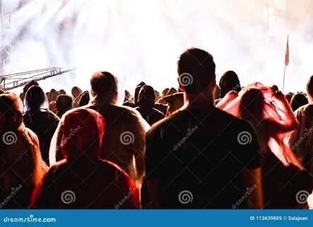 Перед толпой