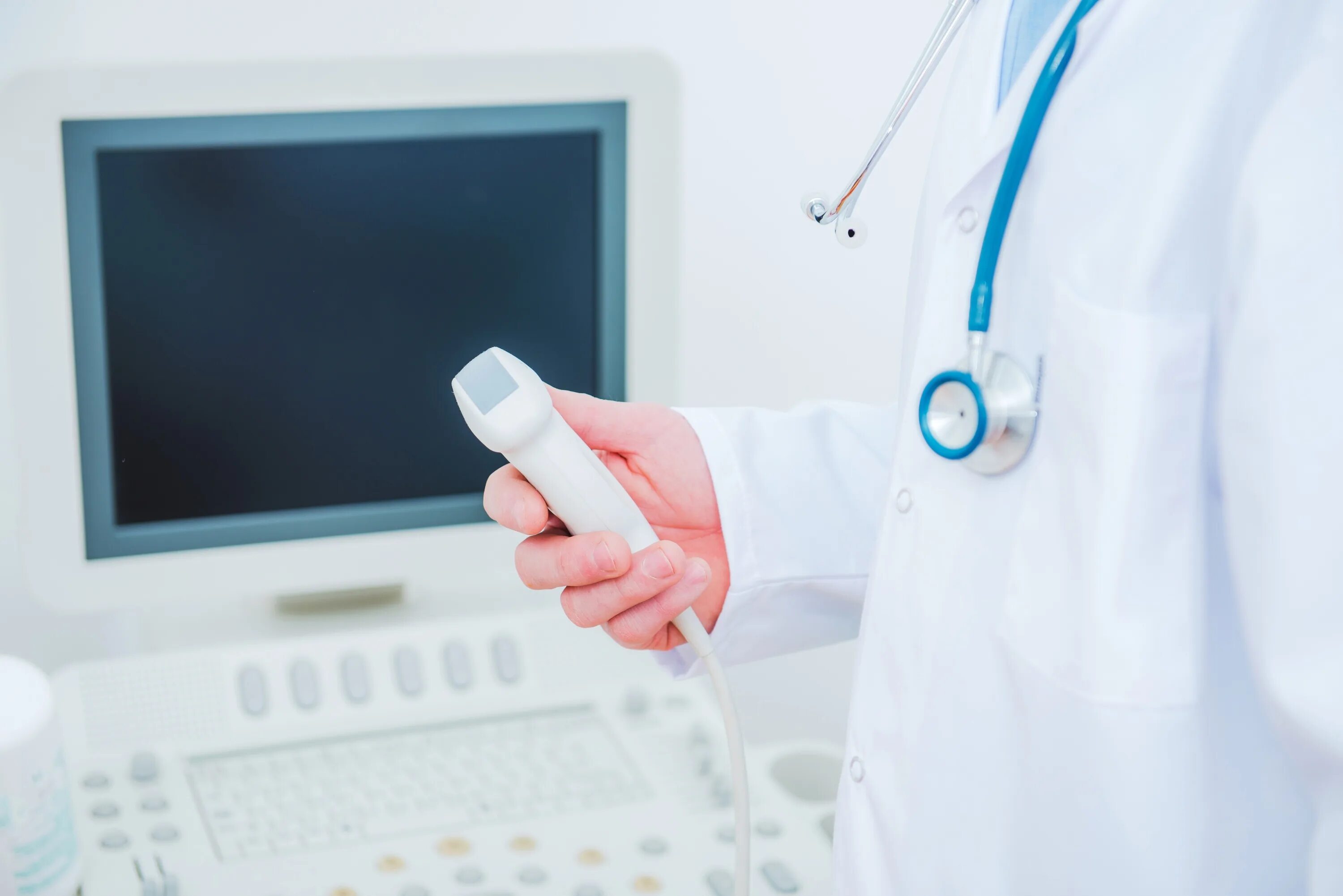 Узи аппарат реклама. Ультрозвуковая диагностика. Узи аппарат и врач. Ultrasound diagnostics. Узи диагностика.