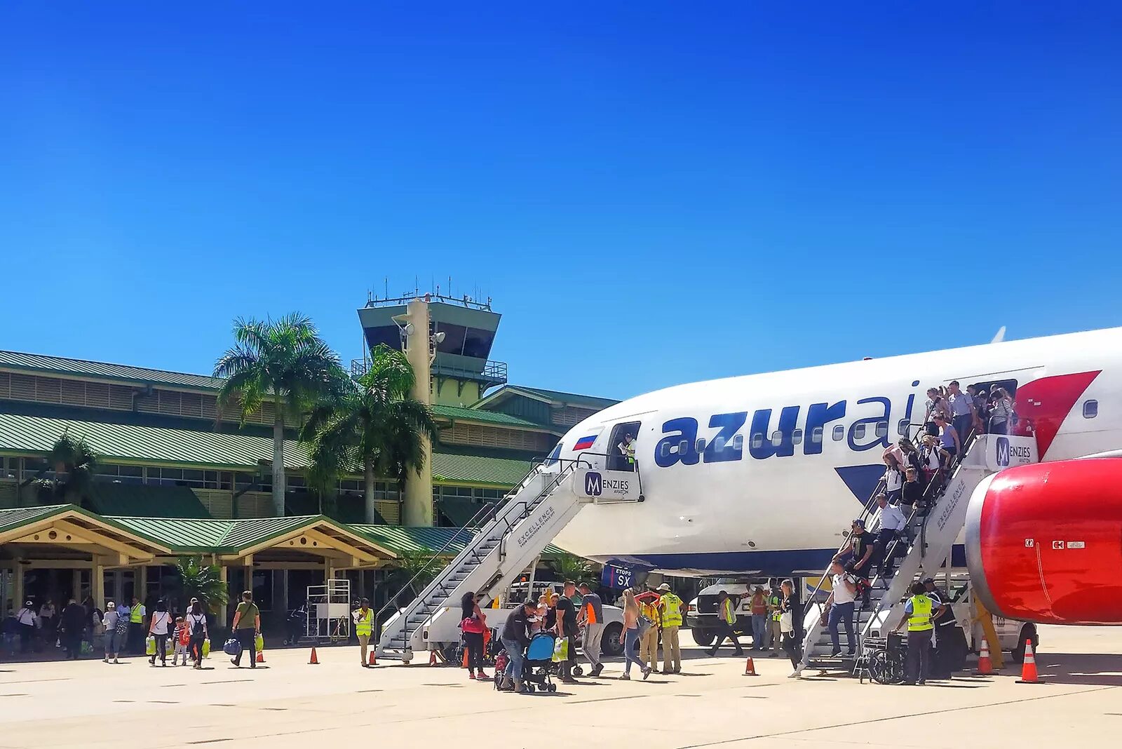 Азур Эйр Доминикана самолет. Аэропорт Пунта Кана Доминикана. Azur air тайланд