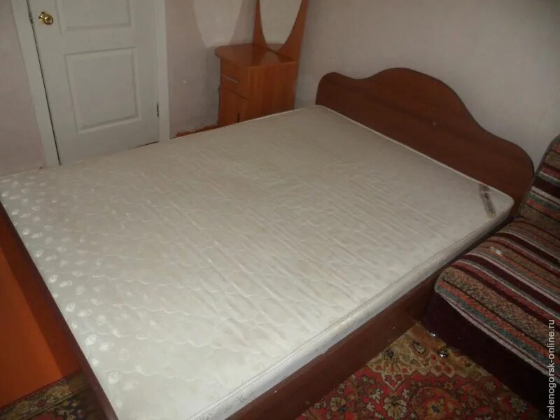 кровать с матрасами 2х. 2х спальный кровать б у. 2х спальная кровать старого образца. 5 спальная с матрасом. кровати 1,5 авито.