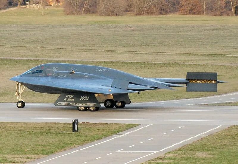 B 2 spirit характеристики. Нортроп б-2 спирит. B-2 Spirit: стелс-бомбардировщик. Самолет б 2 спирит. Стелс самолет b2.