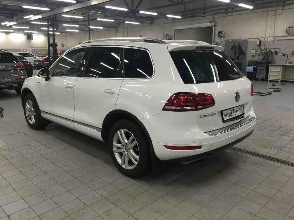 Куплю фольксваген туарег спб. Volkswagen Touareg 2014 белый.