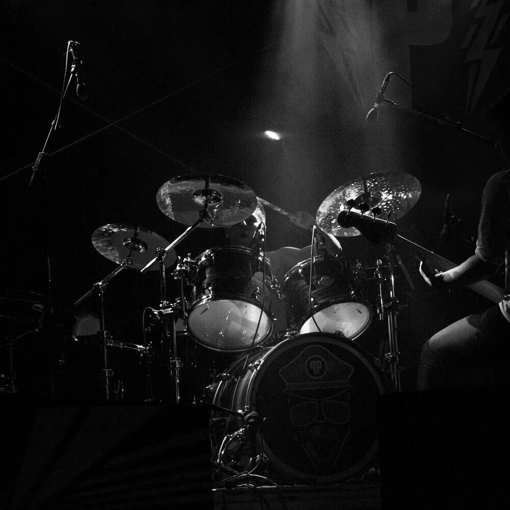 Жоская музыка. Watain lawless darkness 2010. Гитарист хеви металл арт. Грубая музыка. Жесткие песни.