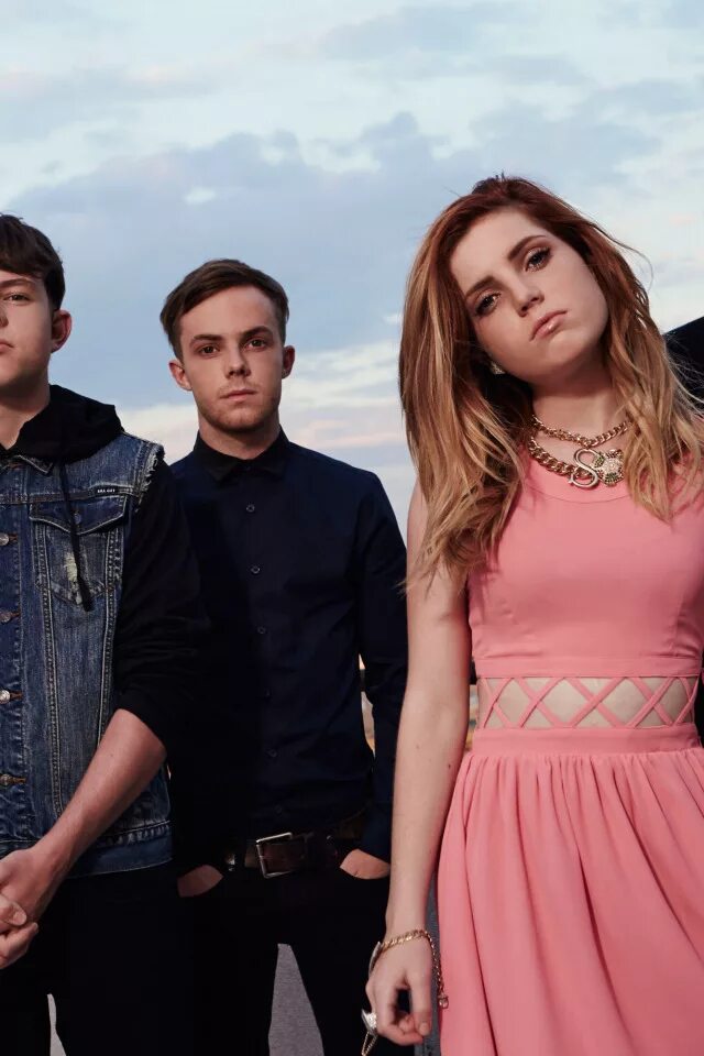 Группа сестренки. Эхосмит группа Sydney Sierota. Echosmith солистка. Echosmith - cool Kids солистка. Сёстры группа musica36.