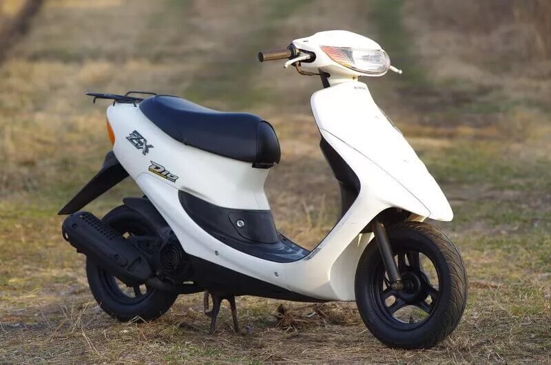 Мопед белый. Хонда дио 34. Хонда дио 27. Мопед Хонда дио 27. Скутер Honda Dio af 27.