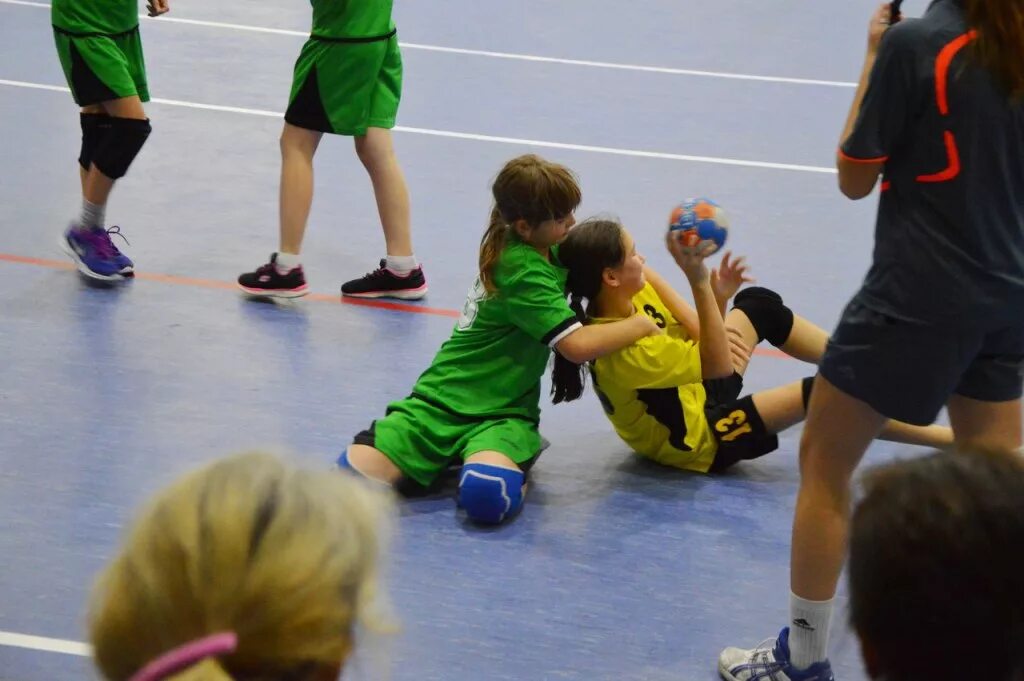 Гандбол чемпионат. Турнир по гандболу. Турнир в санкт петербурге по гандболу 2009 г белые ночи. Тренер гандбол. Гандбол женщины олимпиада россия норвегия 2020.