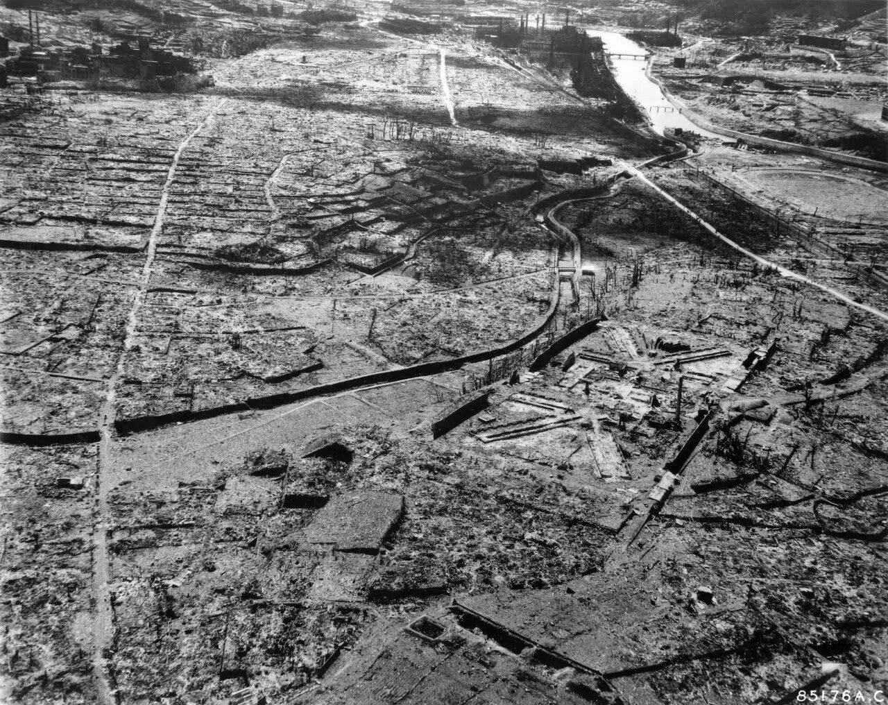 Бомбардировка городов японии. Нагасаки бомбардировка 1945. хиросима и нагасаки атомная бомбардировка.