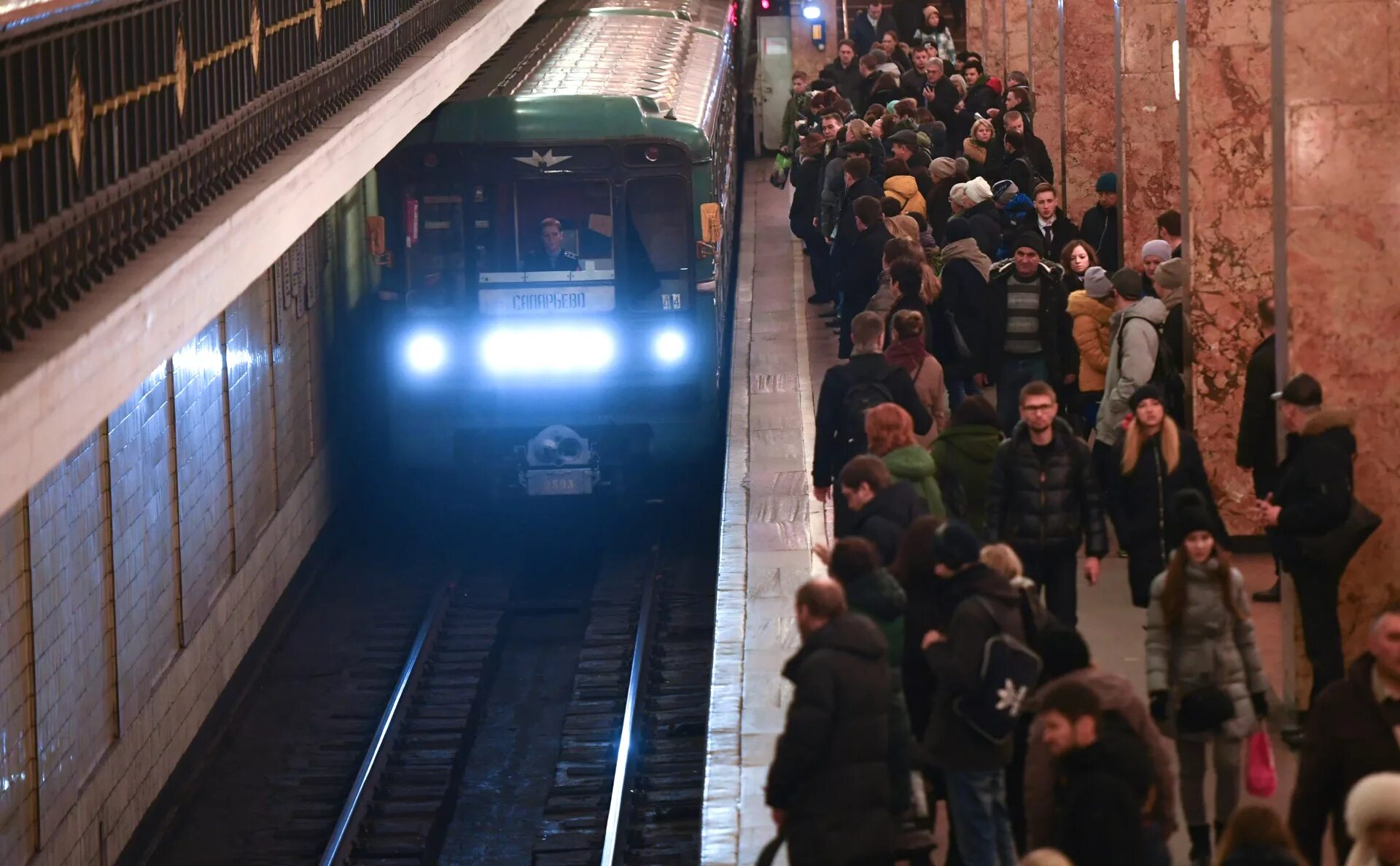 Московское метро новости. Сокольническая линия метро поезда. Метро поезда Московского метрополитена. Поезда на Сокольнической линии. Ехать на метро.