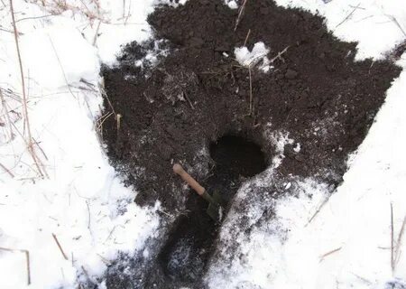 Яма в снегу