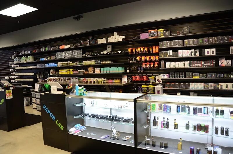 вейп шоп чита. стеллажи для вейп шопа.