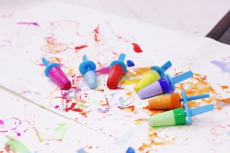 креативное рисование с малышами. рисование ледяными мелками. ледяные мелки. поделки из мела своими руками. цветной лед.