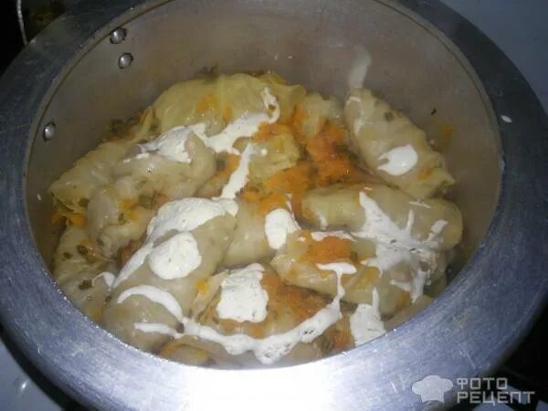 Горячие голубцы клуб. Голубцы в скороварке редмонд. Голубцы в скороварке. Голубцы домашние в скороварке. Голубцы из пекинской капусты на сковороде.