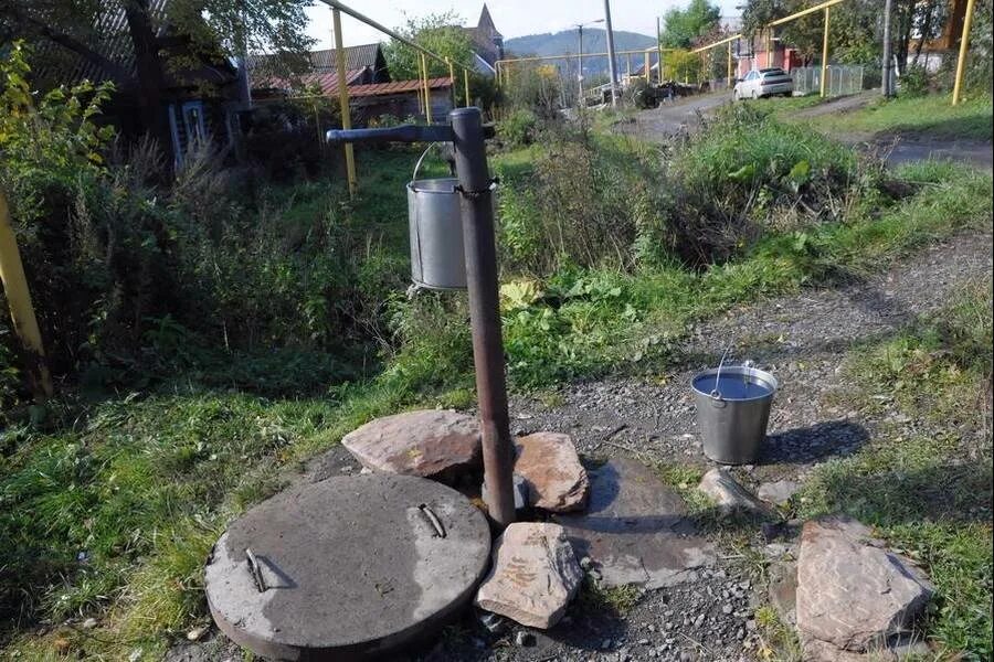 Златоуст передать воду без. Родник Златоуст. Родник на Чкалова Узловая. Родник в третьем в Златоусте. Родник на улице Пушкина в Златоусте.