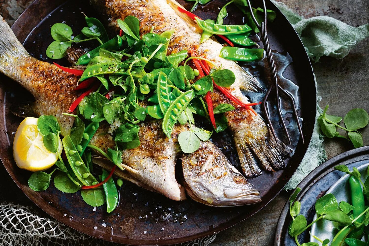 Рыба на ужин рецепты. Баррамунди рыба блюдо. Жареная рыба баррамунди. Баррамунди Австралия. Австралийская рыба Барамунди блюдо.